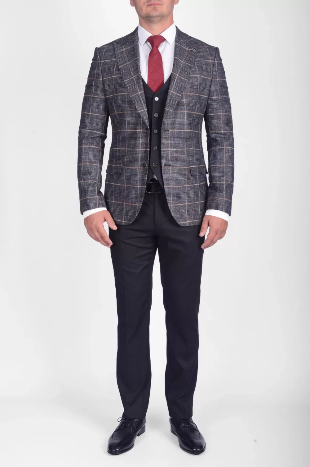 Костюм-тройка в крупную клетку с однотонными брюками Каталог