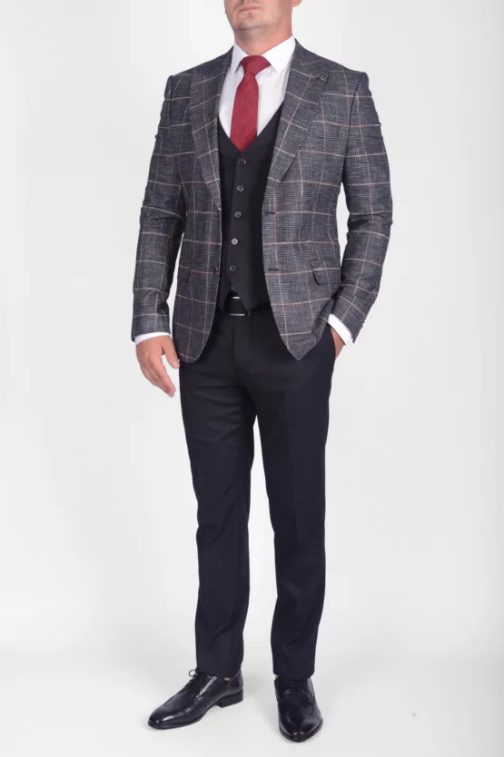 Костюм-тройка в крупную клетку с однотонными брюками Каталог