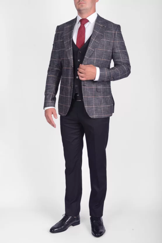 Костюм-тройка в крупную клетку с однотонными брюками Каталог