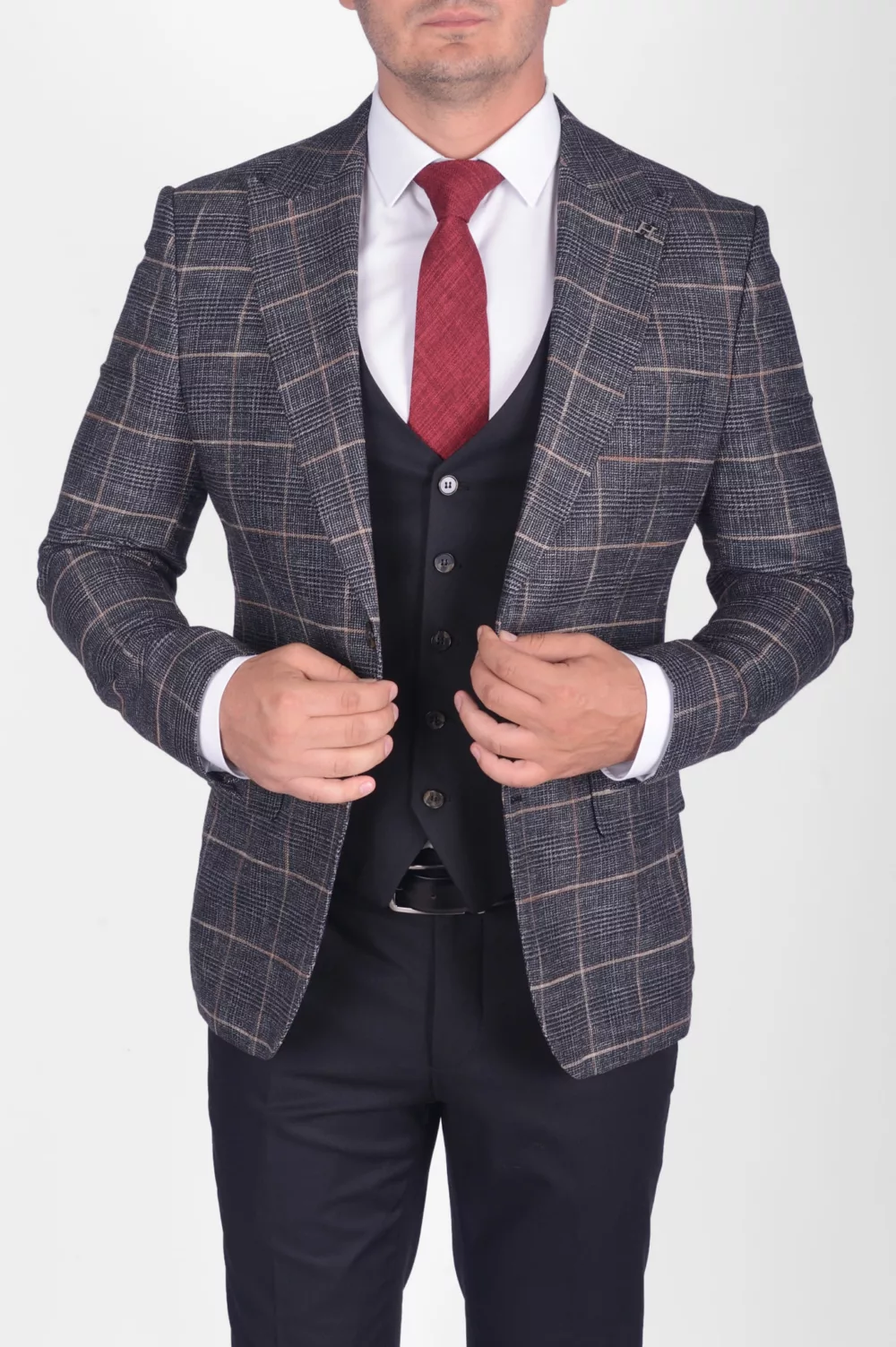 Костюм-тройка в крупную клетку с однотонными брюками Каталог