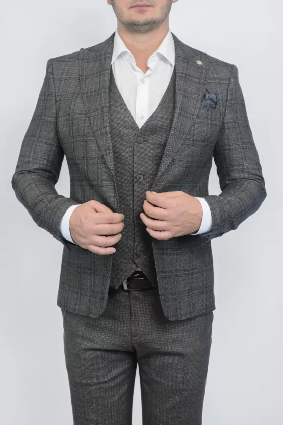 Костюм-тройка песочного цвета с зеленой клеткой Каталог