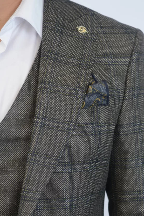 Костюм-тройка песочного цвета с зеленой клеткой Каталог