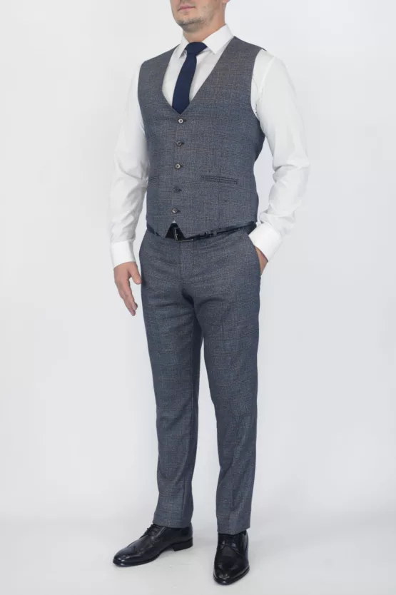 Серый костюм-тройка в песочную клетку Каталог