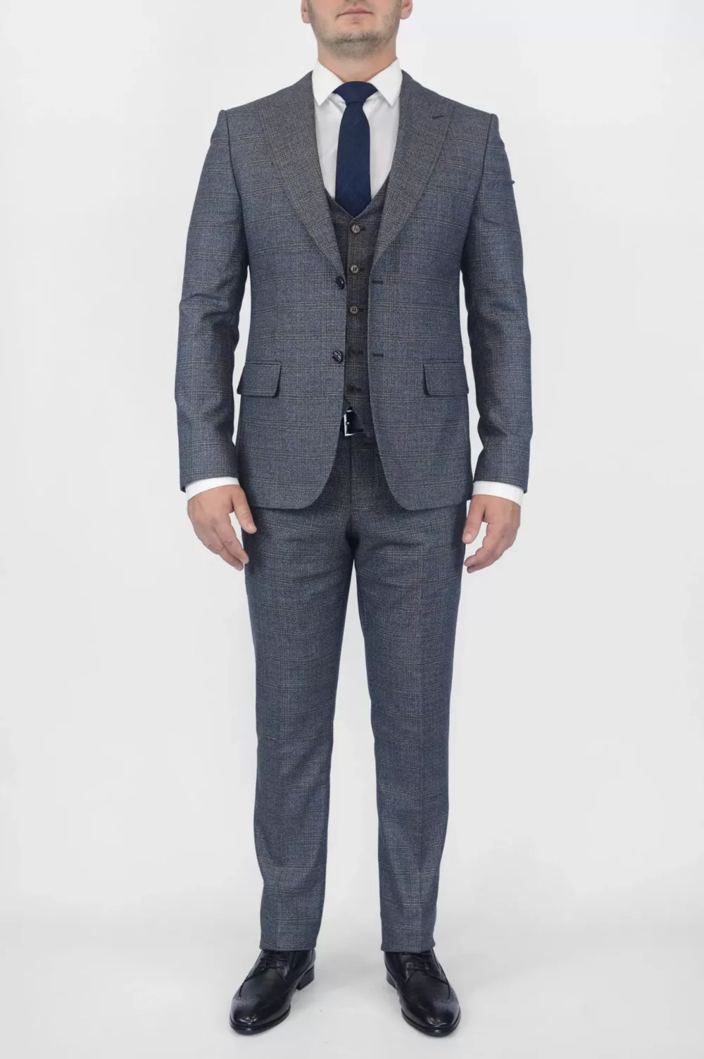 Серый костюм-тройка в песочную клетку Каталог