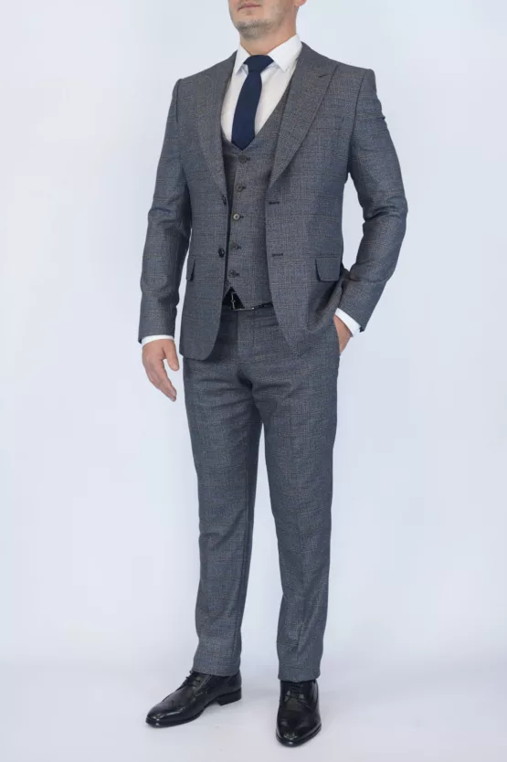 Серый костюм-тройка в песочную клетку Каталог