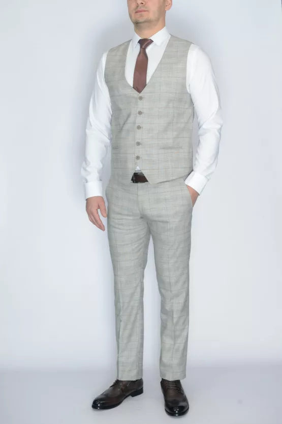 Костюм-тройка кремового цвета Каталог