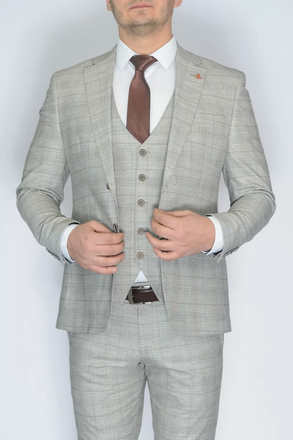 Костюм-тройка кремового цвета Каталог