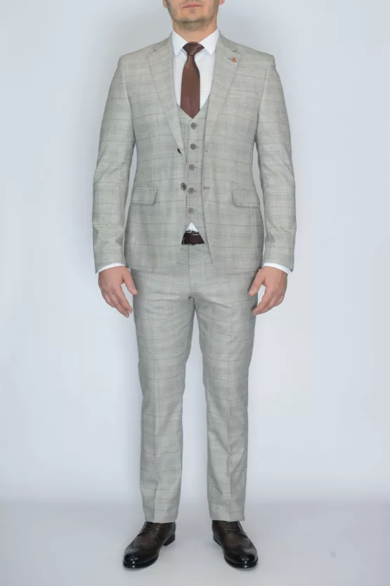 Костюм-тройка кремового цвета Каталог