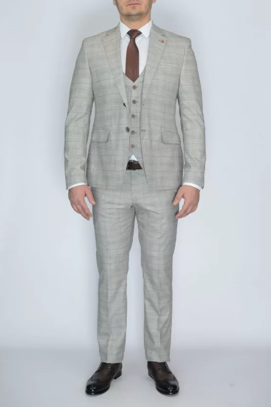 Костюм-тройка кремового цвета Каталог