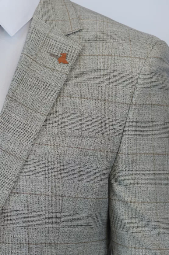 Костюм-тройка кремового цвета Каталог