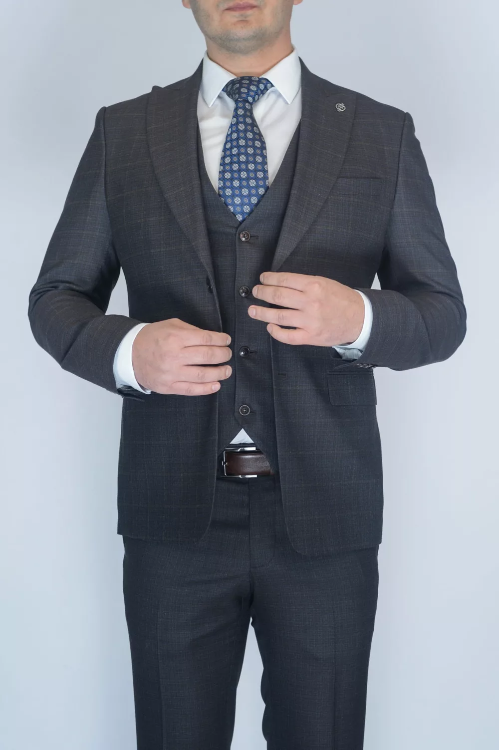 Шоколадный костюм-тройка в клетку Брючные мужские костюмы