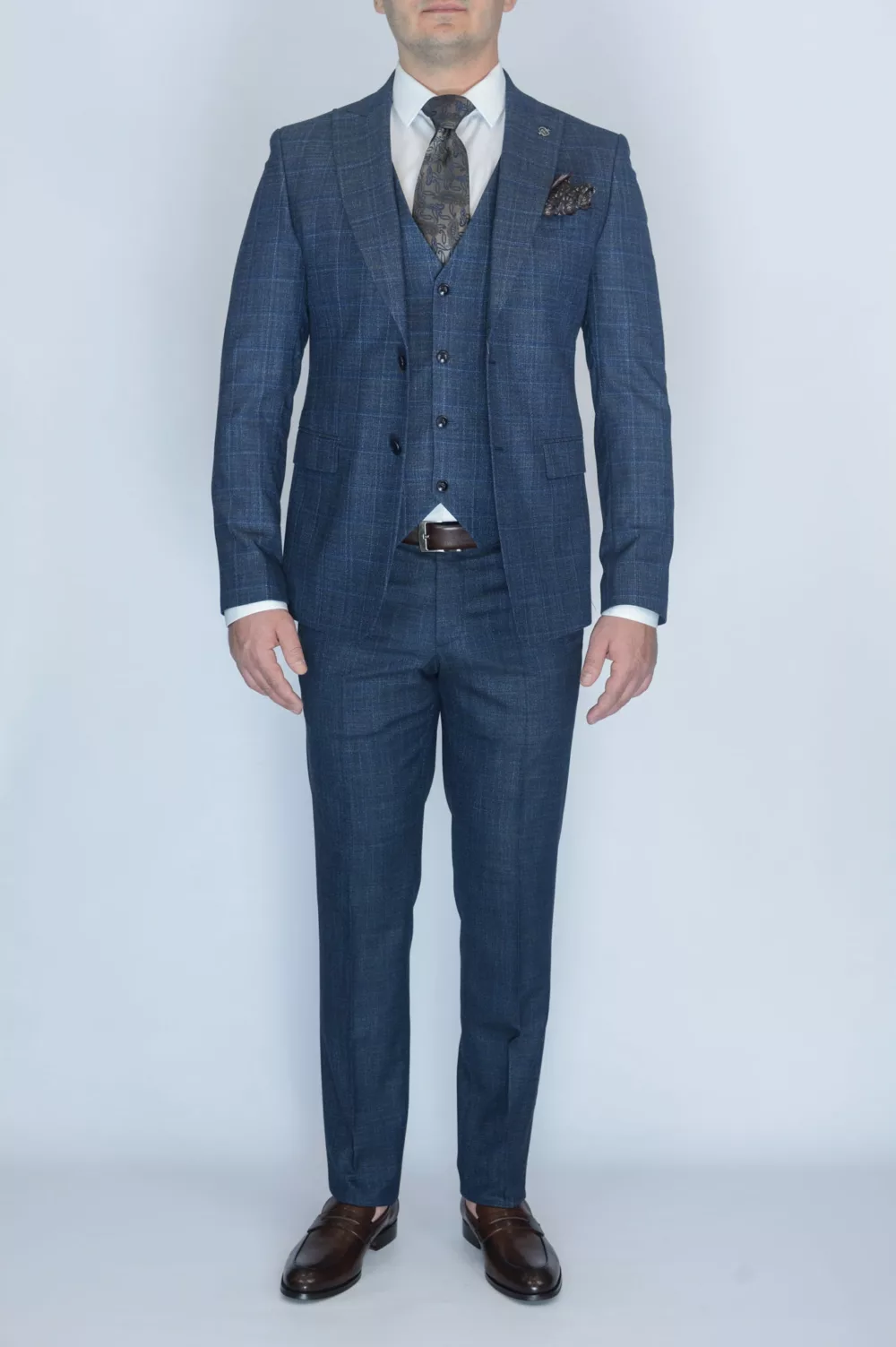 Костюм-тройка серого цвета в синюю клетку Каталог