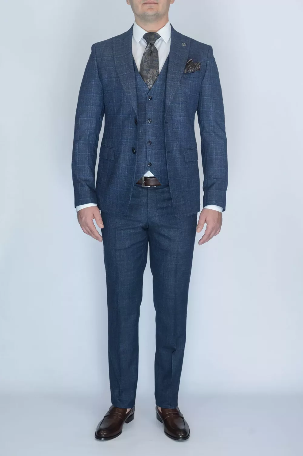 Костюм-тройка серого цвета в синюю клетку Каталог