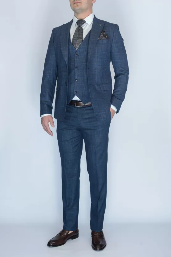Костюм-тройка серого цвета в синюю клетку Каталог