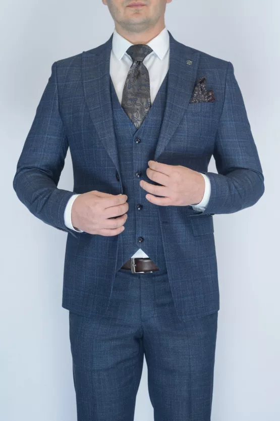 Костюм-тройка серого цвета в синюю клетку Каталог