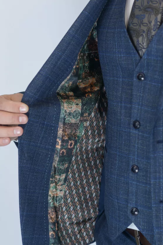 Костюм-тройка серого цвета в синюю клетку Каталог