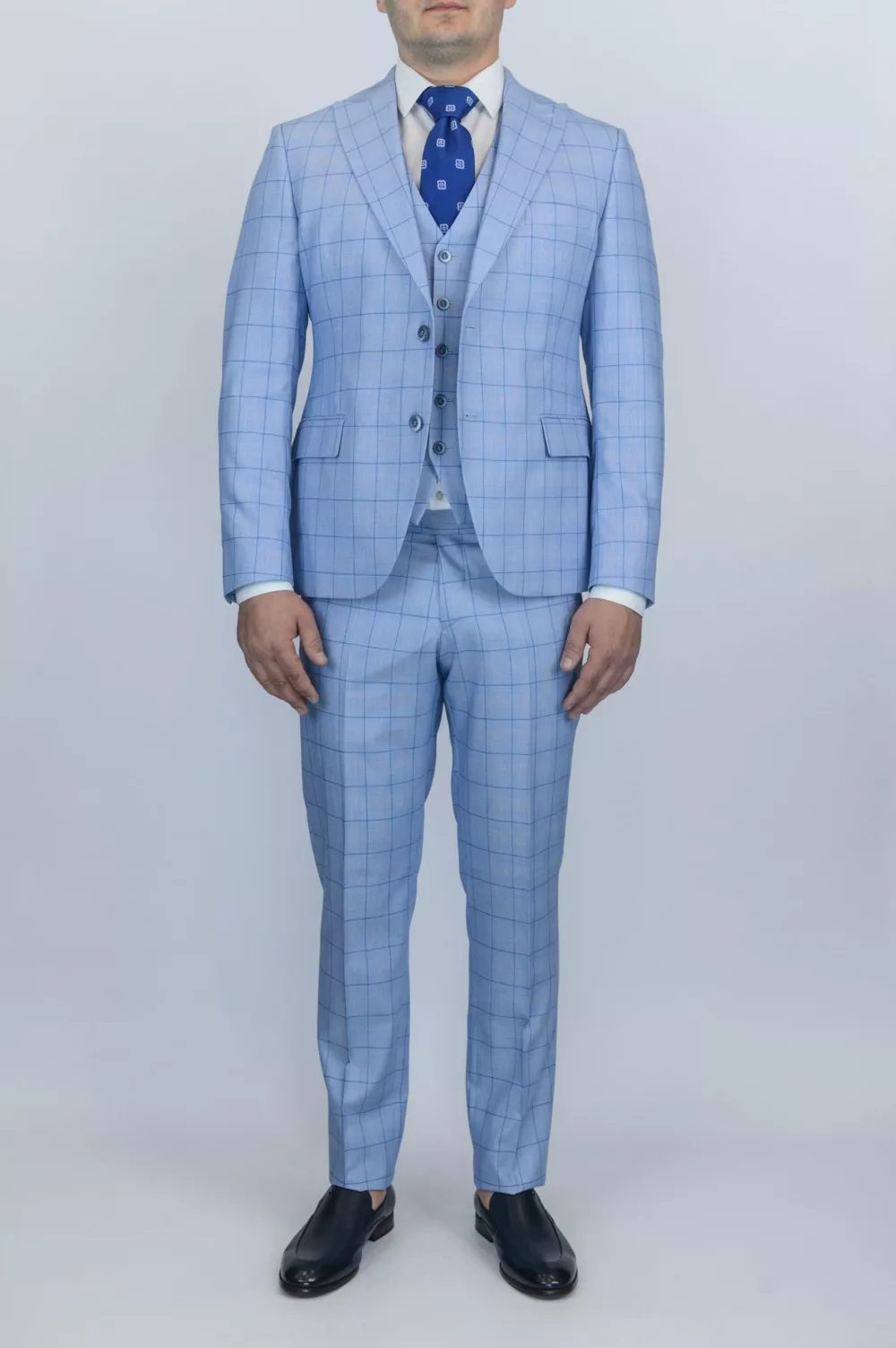 Костюм-тройка Костюм-тройка небесно-голубого цвета в синюю тонкую клетку Каталог