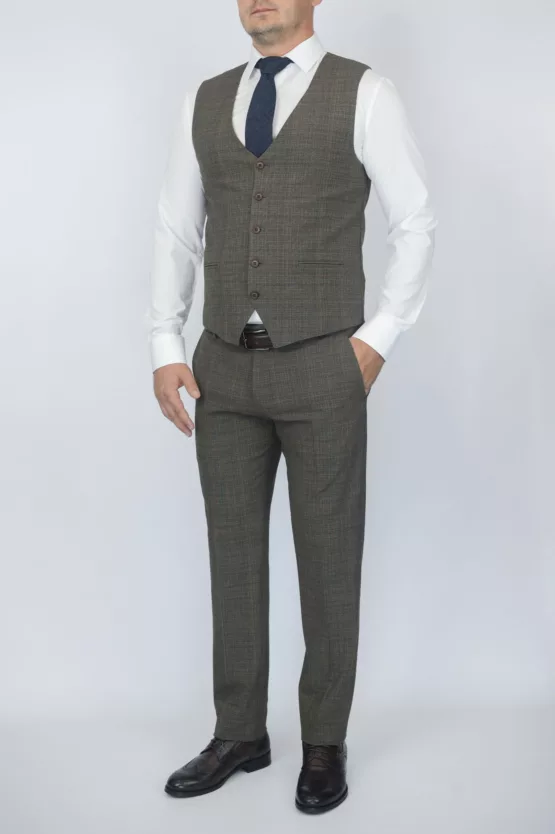 Костюм-тройка шоколадного цвета в клетку Каталог