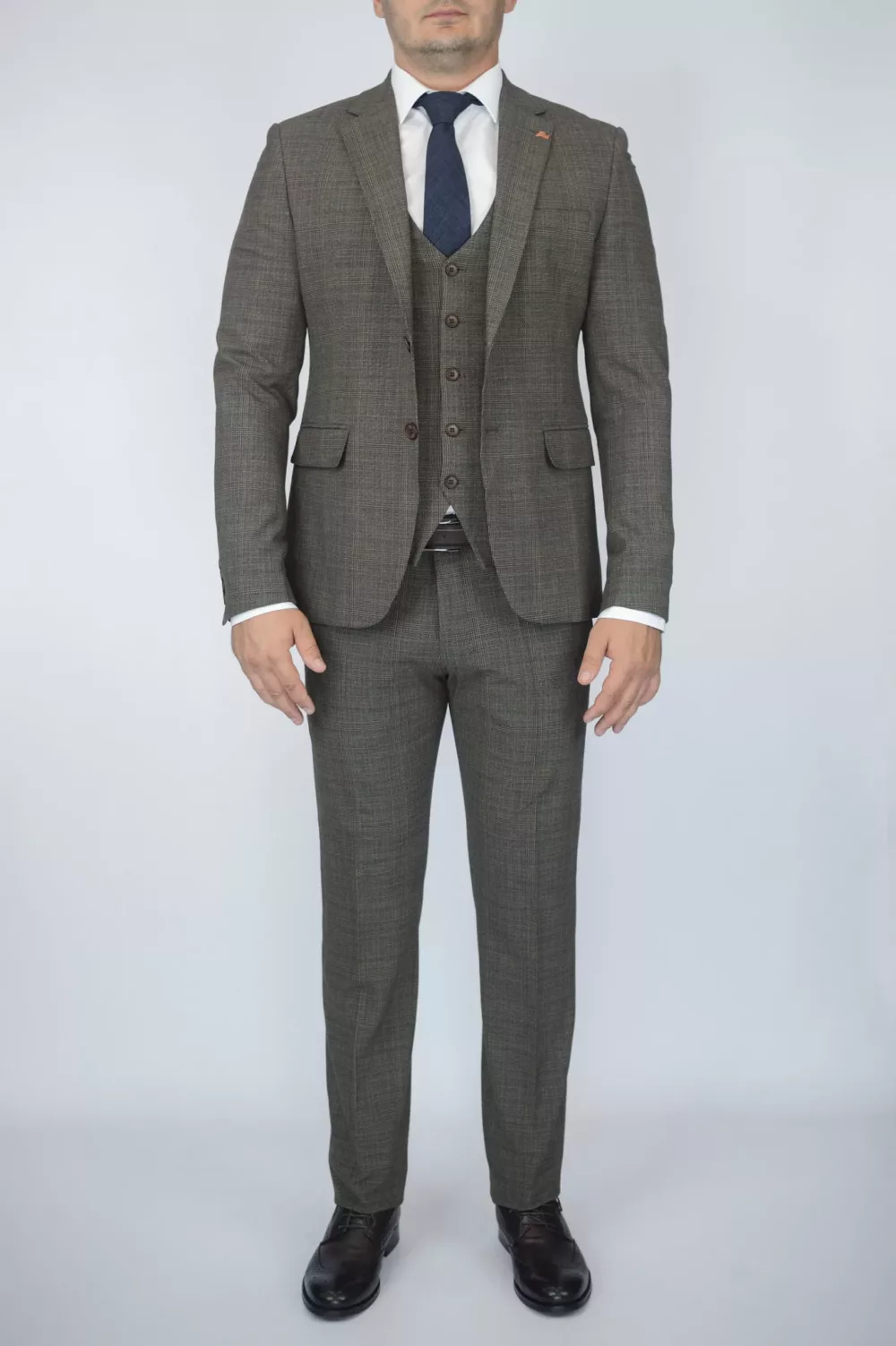 Костюм-тройка шоколадного цвета в клетку Каталог