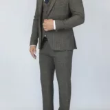 Костюм-тройка шоколадного цвета в клетку Каталог