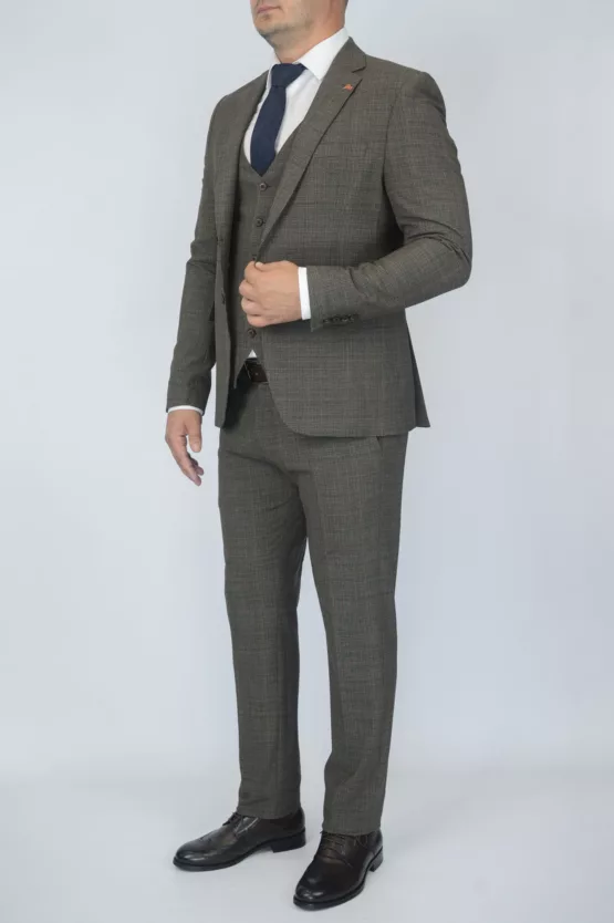 Костюм-тройка шоколадного цвета в клетку Каталог