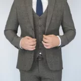 Костюм-тройка шоколадного цвета в клетку Каталог