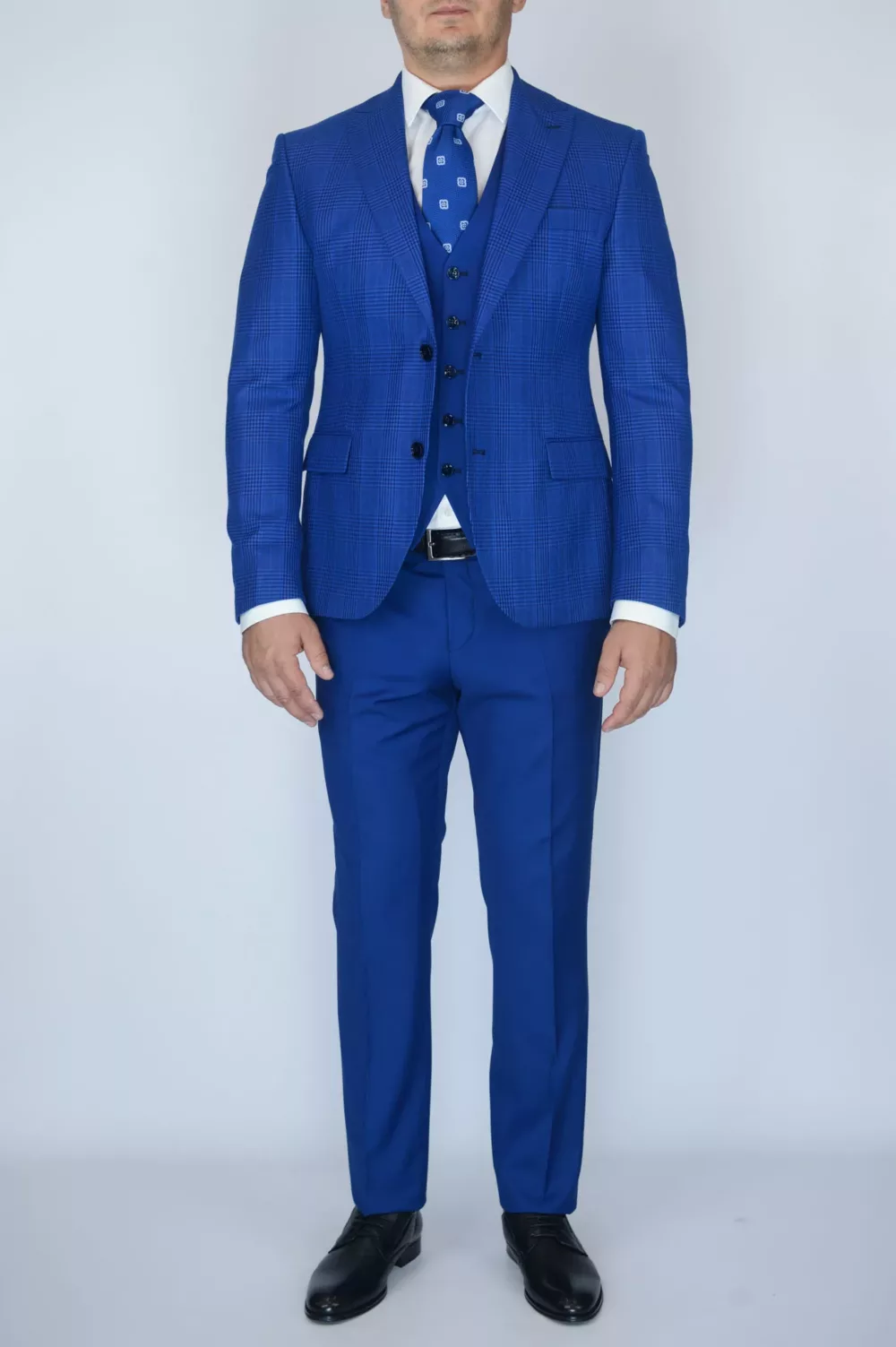 Костюм-тройка светло-синего цвета с клетчатым пиджаком Вечерние мужские костюмы