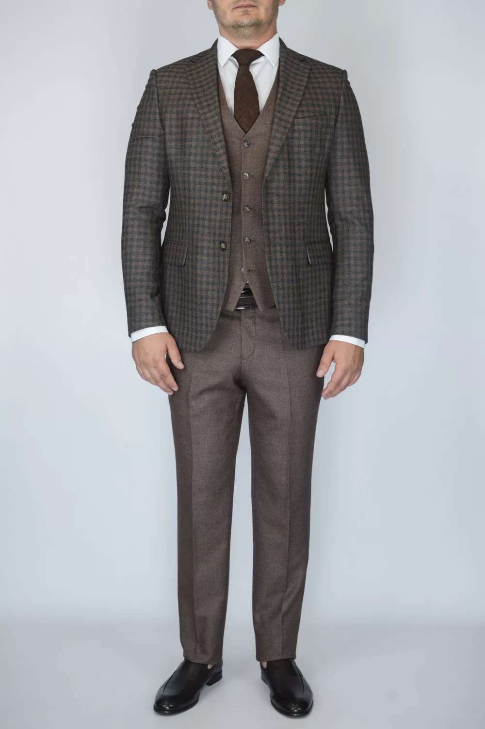 Костюм-тройка песочного цвета в зеленую клетку Каталог