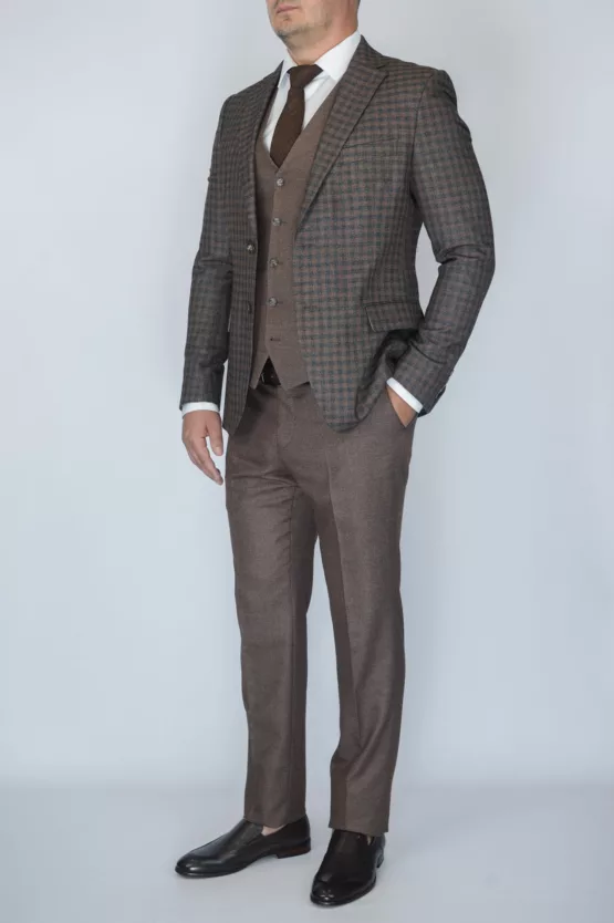 Костюм-тройка песочного цвета в зеленую клетку Каталог