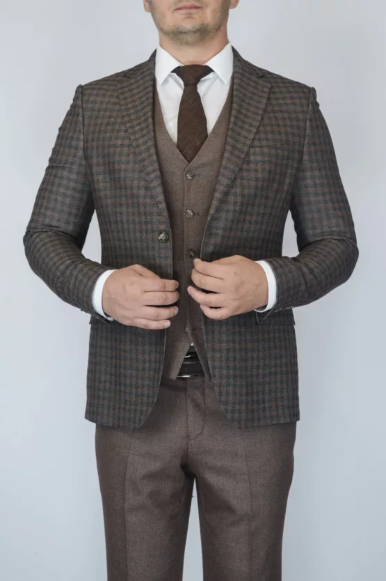 Костюм-тройка песочного цвета в зеленую клетку Каталог