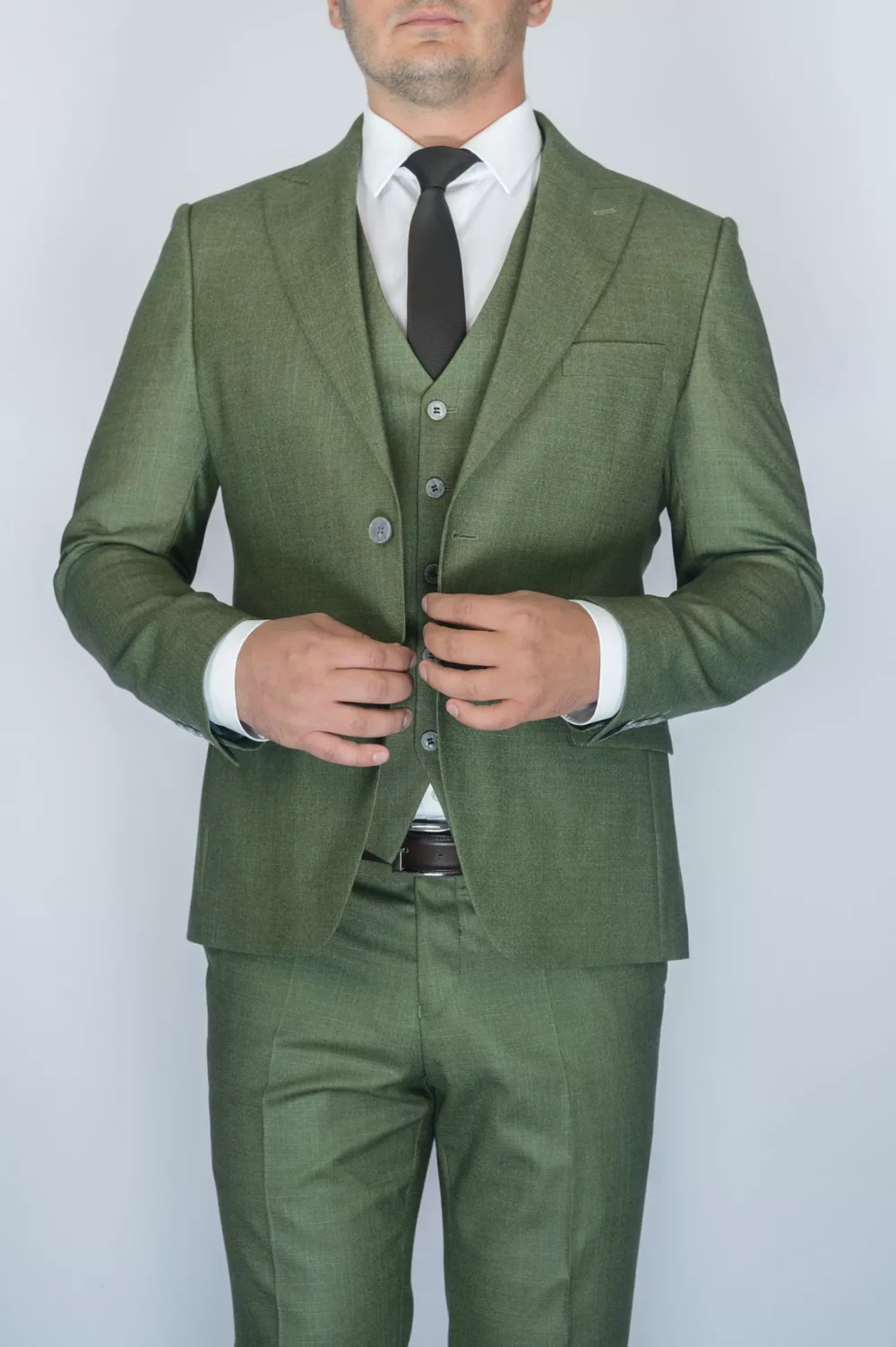 Костюм-тройка фисташковый оттенок Вечерние мужские костюмы