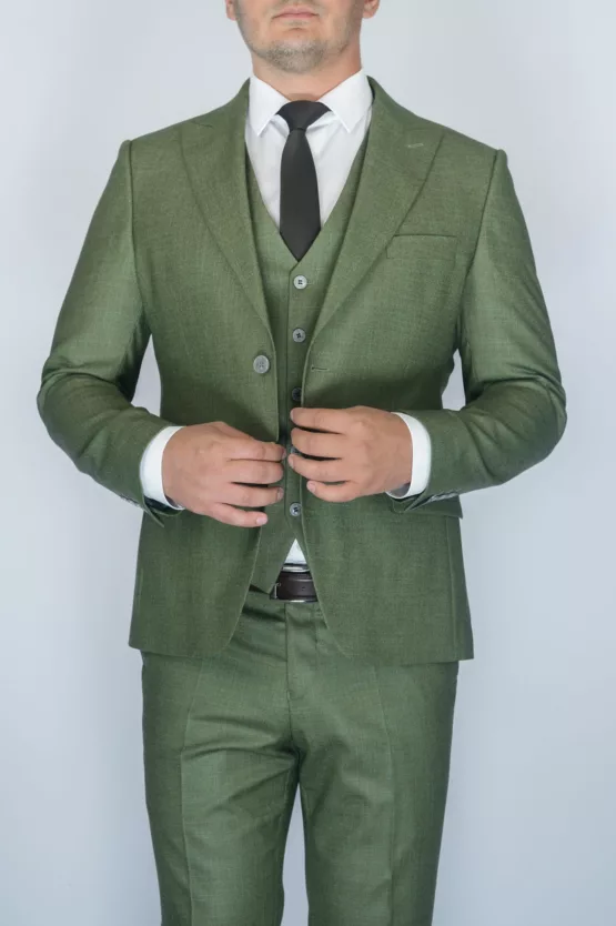 Костюм-тройка фисташковый оттенок Вечерние мужские костюмы