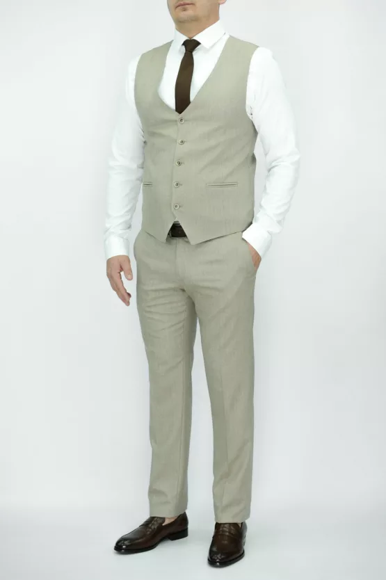 Костюм-тройка песочного цвета перфорированная ткань Каталог