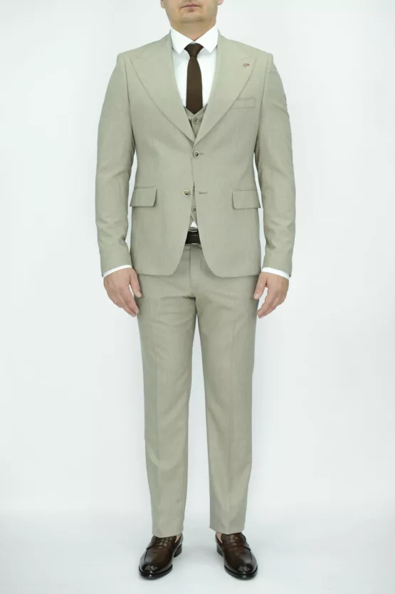 Костюм-тройка песочного цвета перфорированная ткань Каталог