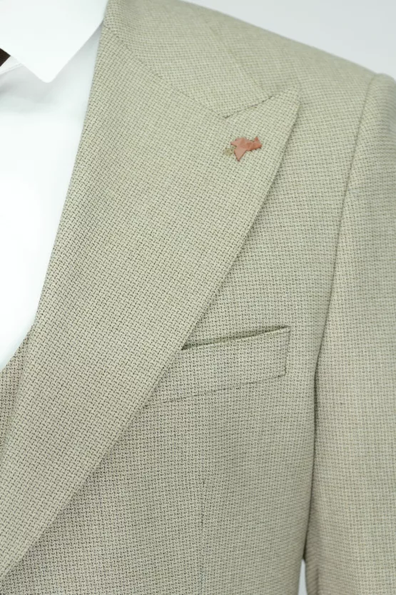 Костюм-тройка песочного цвета перфорированная ткань Каталог