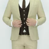 Костюм-тройка песочного цвета с шоколадным жилетом Каталог