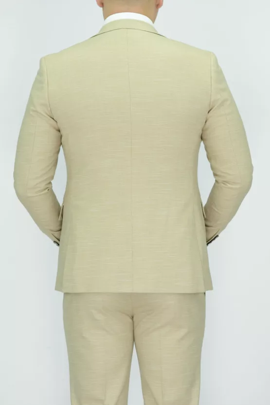 Костюм-тройка песочного цвета с шоколадным жилетом Каталог