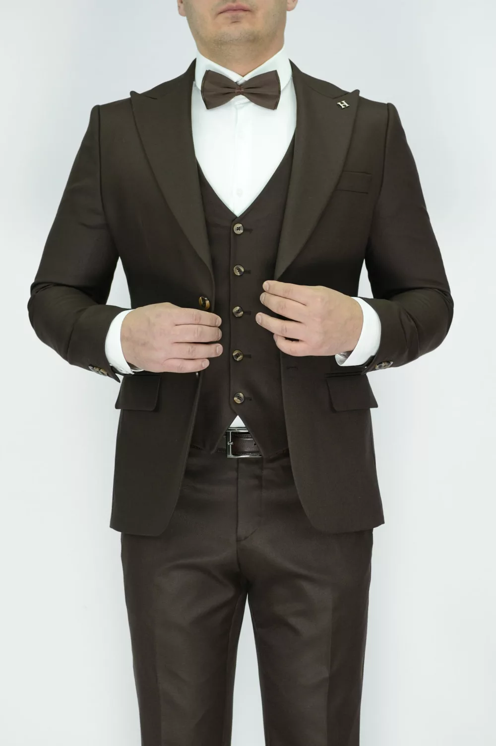 Костюм-тройка шоколадного цвета Каталог