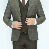 Костюм-тройка коричневого цвета с клеточным пиджаком Каталог