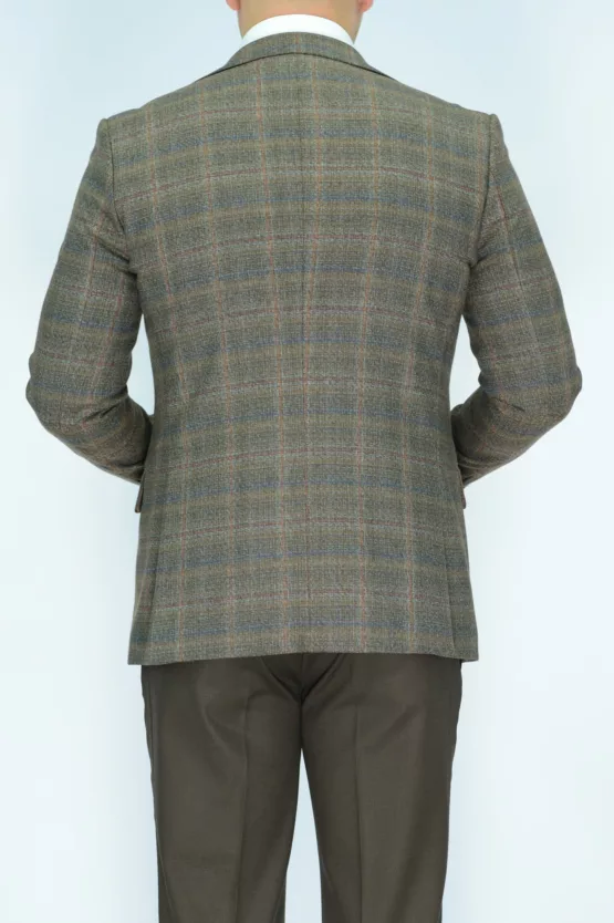 Костюм-тройка коричневого цвета с клеточным пиджаком Каталог