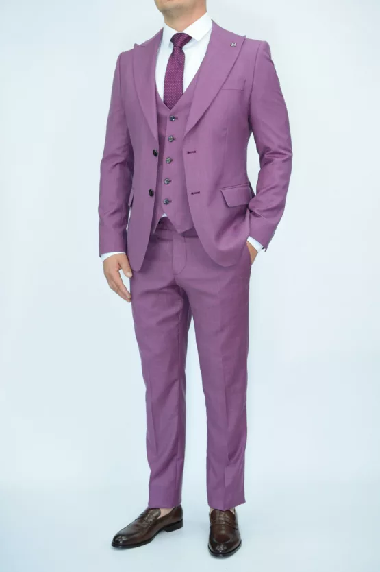 Костюм-тройка сиреневого оттенка Каталог