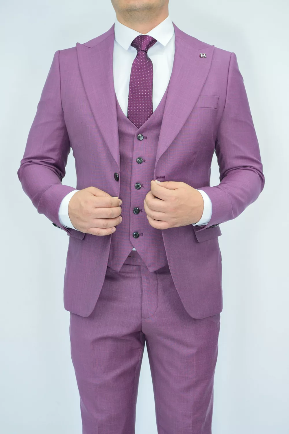 Костюм-тройка сиреневого оттенка Каталог