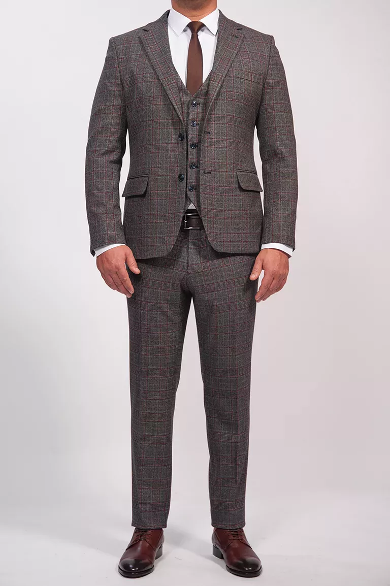 Костюм-тройка серого цвета в клетку Каталог