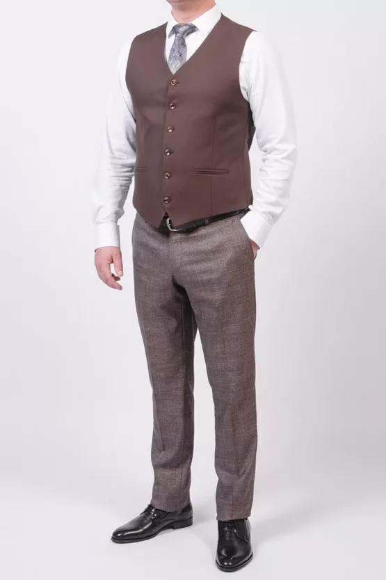 Двубортный костюм-тройка песочного оттенка Каталог