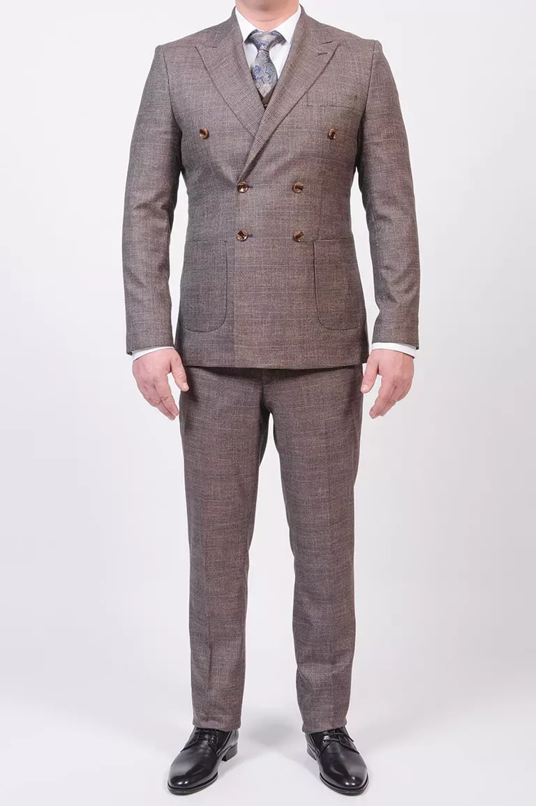 Двубортный костюм-тройка песочного оттенка Каталог