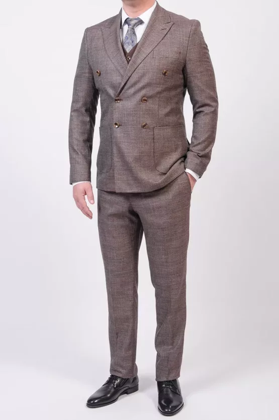 Двубортный костюм-тройка песочного оттенка Каталог