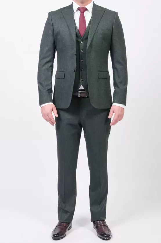 Костюм-тройка зеленого цвета Каталог