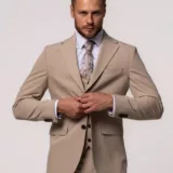 Костюм-тройка кремовый оттенок Вечерние мужские костюмы