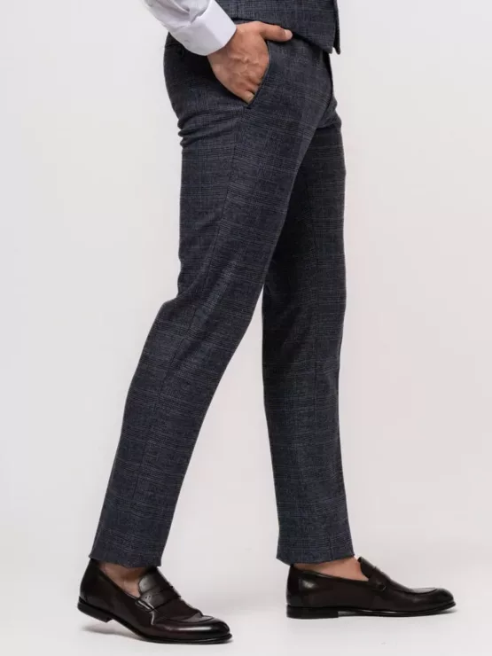 Костюм-тройка серого цвета в клетку Каталог