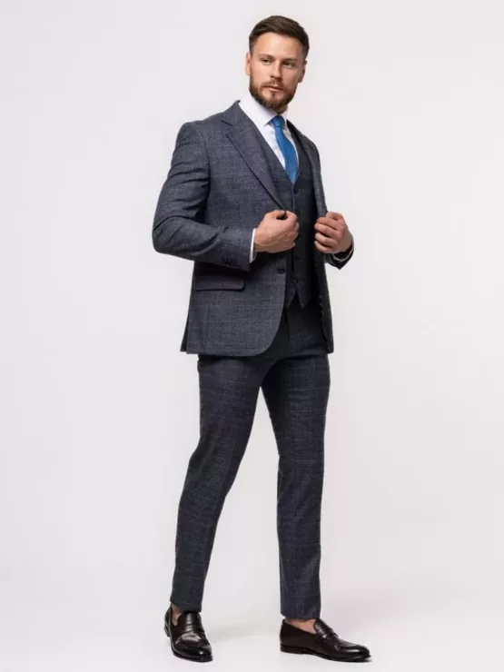 Костюм-тройка серого цвета в клетку Каталог
